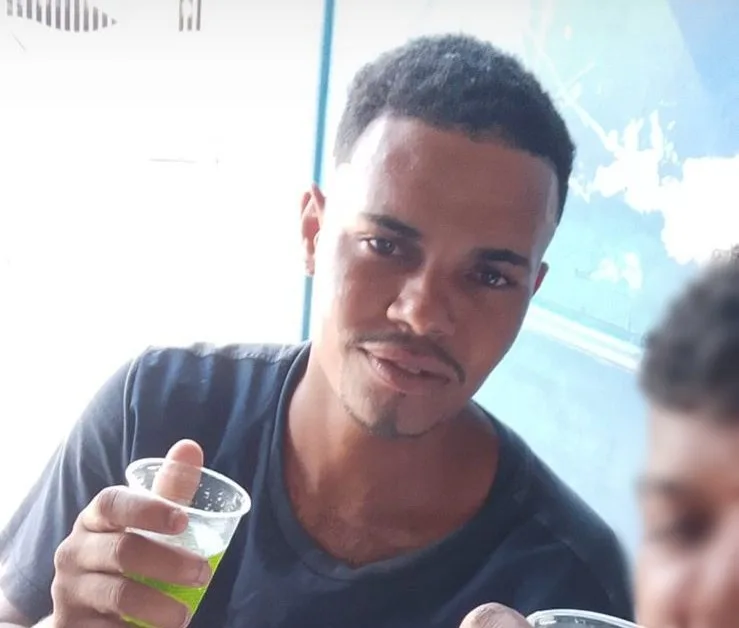 jovem morto no bairro Jardim Cruzeiro em Feira de Santana
