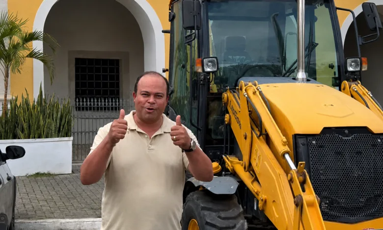 Retroescavadeira em Santo Amaro