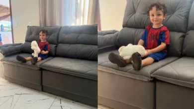 menino compra sofá pelo celular