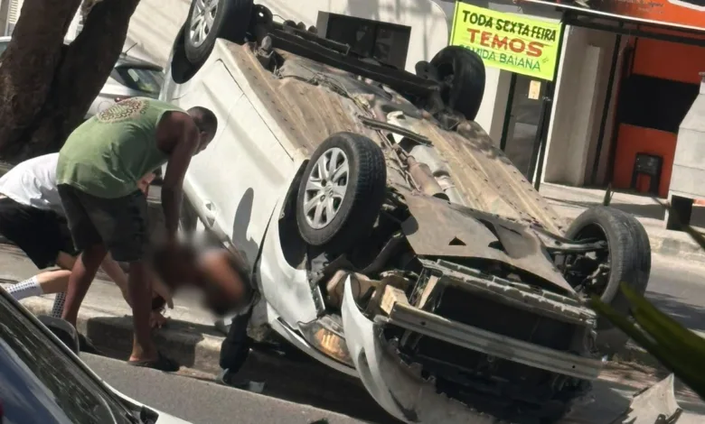 capotamento na Avenida Fraga Maia