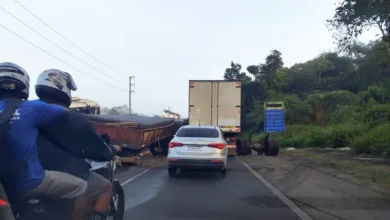 acidente com carretas na BR-324