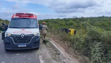 ônibus com romeiros tomba no Ceará