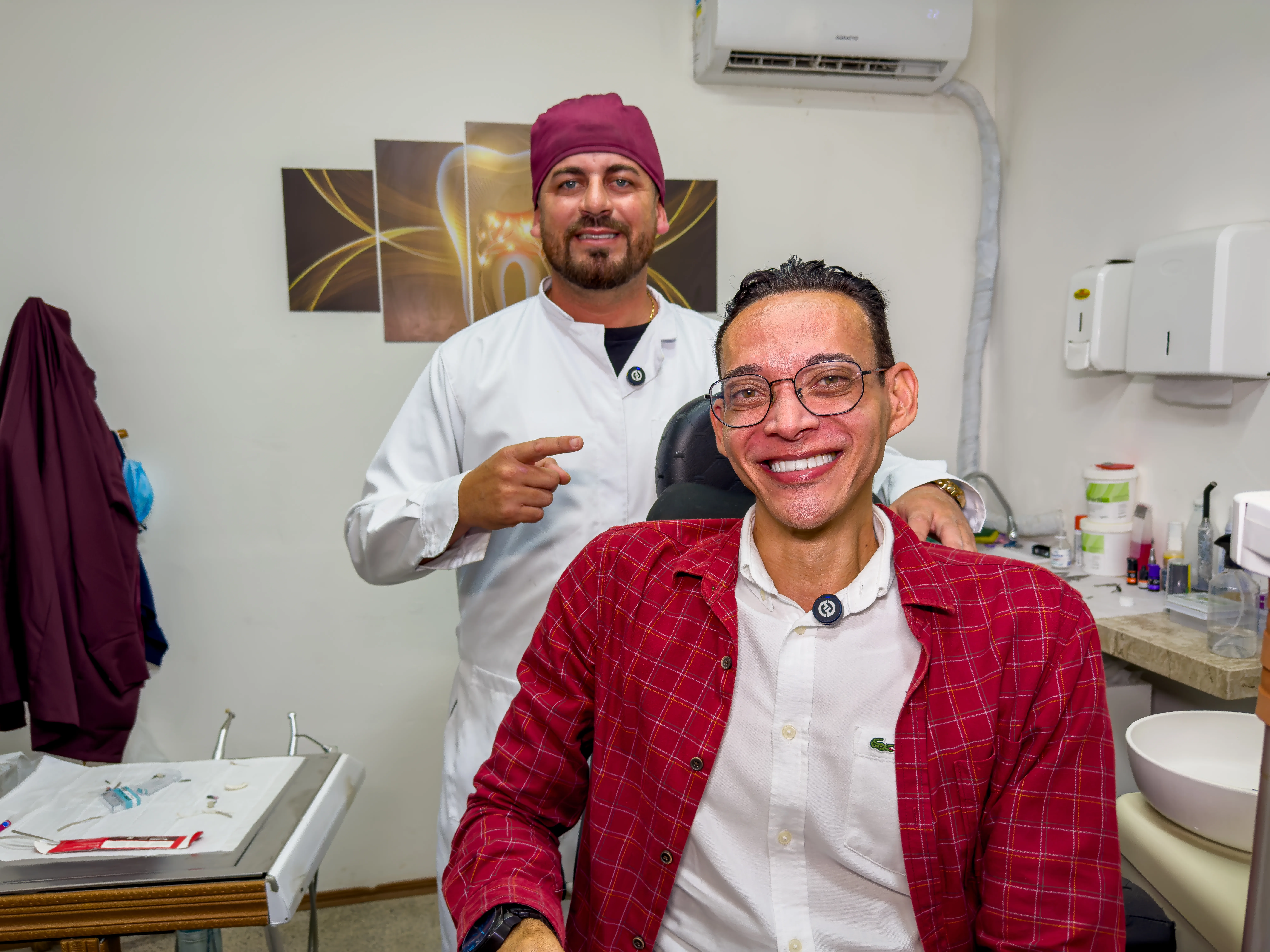 Dr. Angelo Gabriel oferece lentes nos dentes