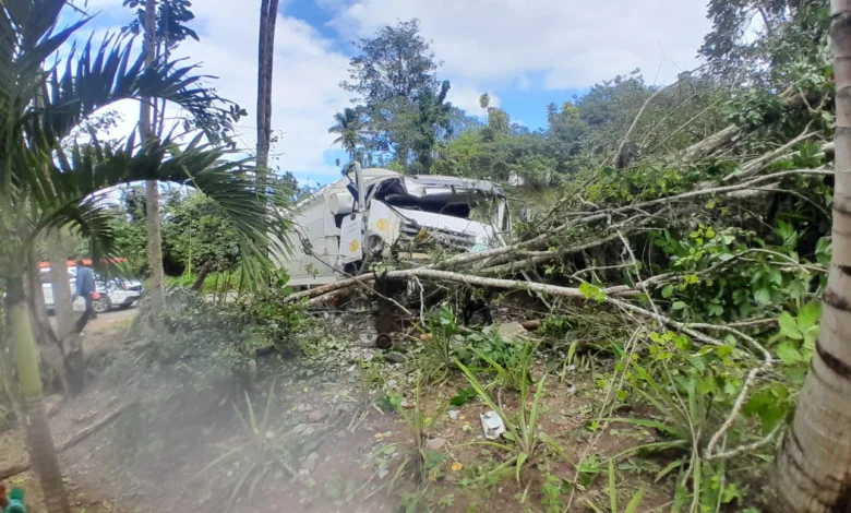 acidente com caminhão da coleta em Teodoro Sampaio