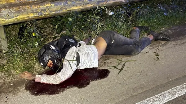 Corpo do jovem morto na BR-415 em Itabuna | Foto: Reprodução