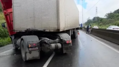 acidente com carreta na BR-324