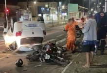 carro atinge motocicletas em Feira de Santana