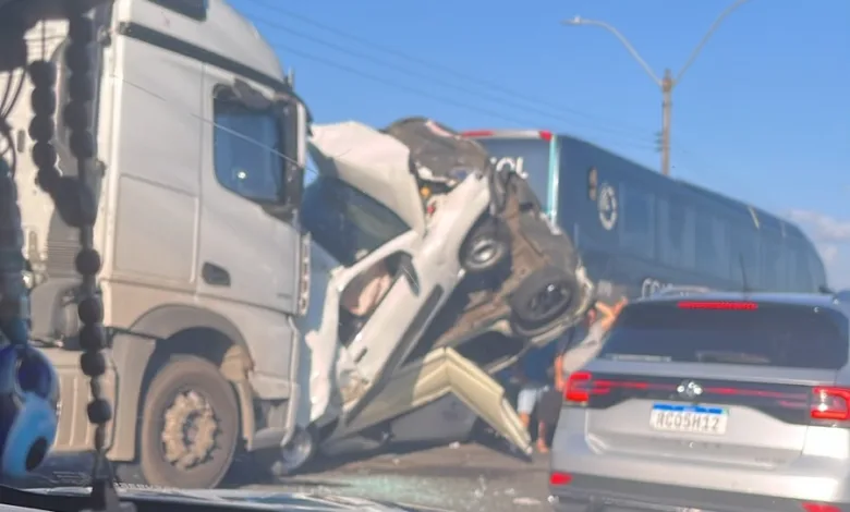 engavetamento na BR-324