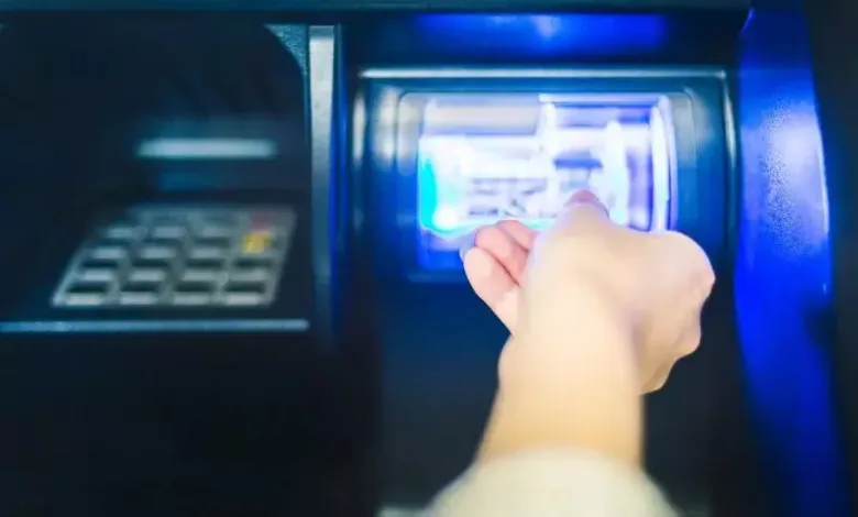 falso gerente desvia R$ 1,3 milhão de idosa