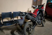 Mulher é encontrada morta em pasto após moto ser localizada abandonada
