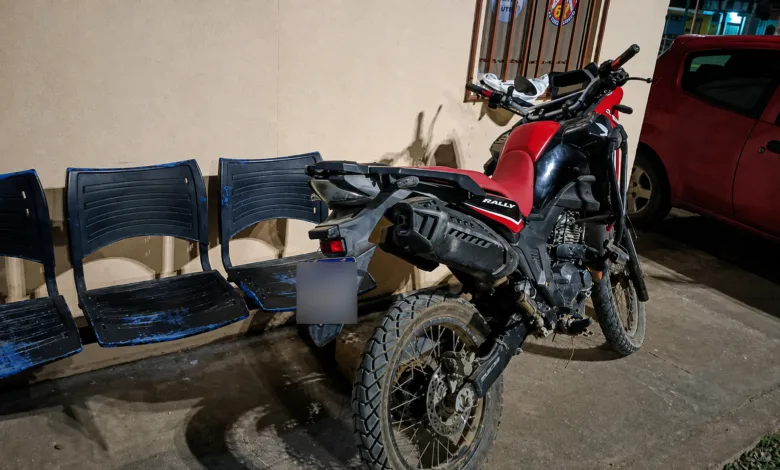 Mulher é encontrada morta em pasto após moto ser localizada abandonada