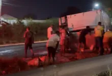 caminhão tomba na BR-324 em Conceição do Jacuípe