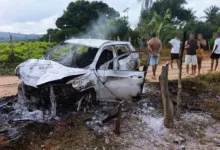 carro bate em poste em Coração de Maria