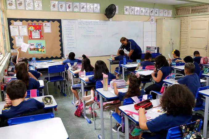 uso de IA em escolas e universidades