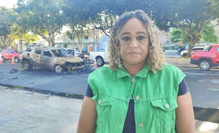 carro pega fogo em Feira de Santana