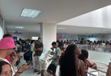 filas no Colégio Estadual de Conceição do Jacuípe