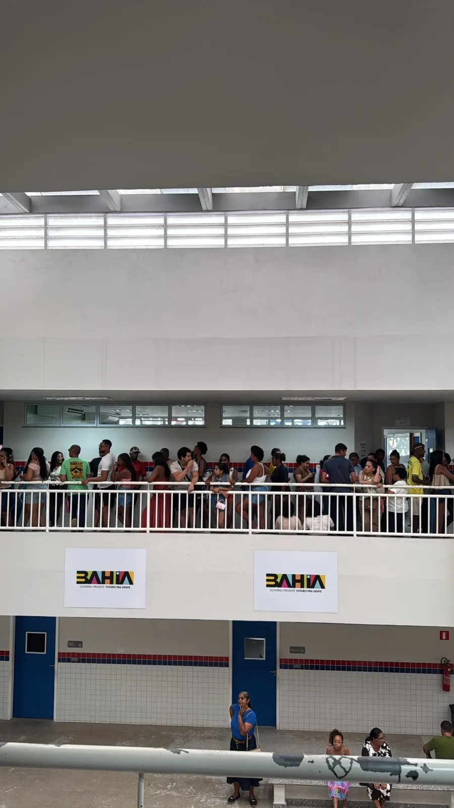 filas no Colégio Estadual de Conceição do Jacuípe