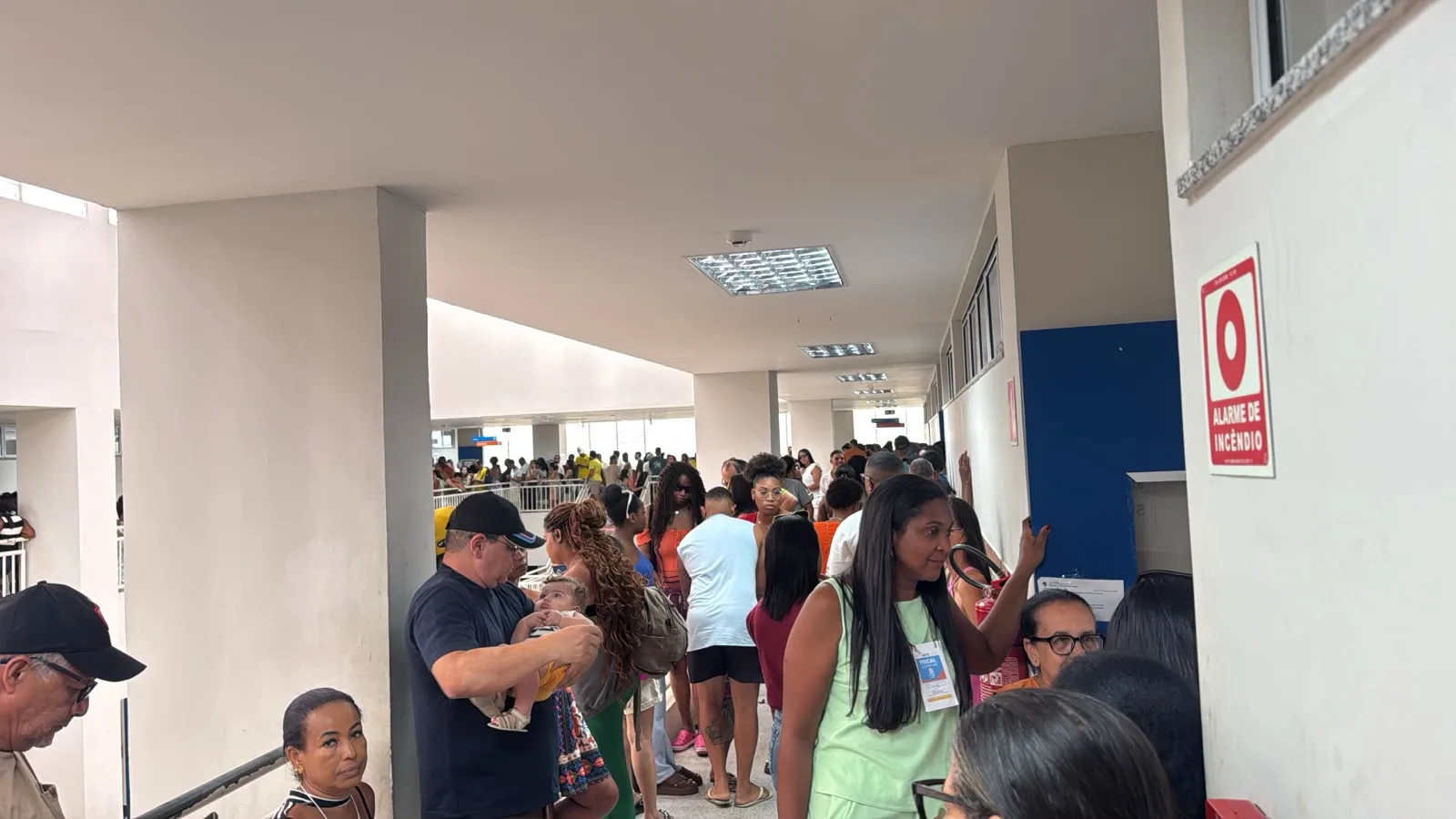 filas no Colégio Estadual de Conceição do Jacuípe