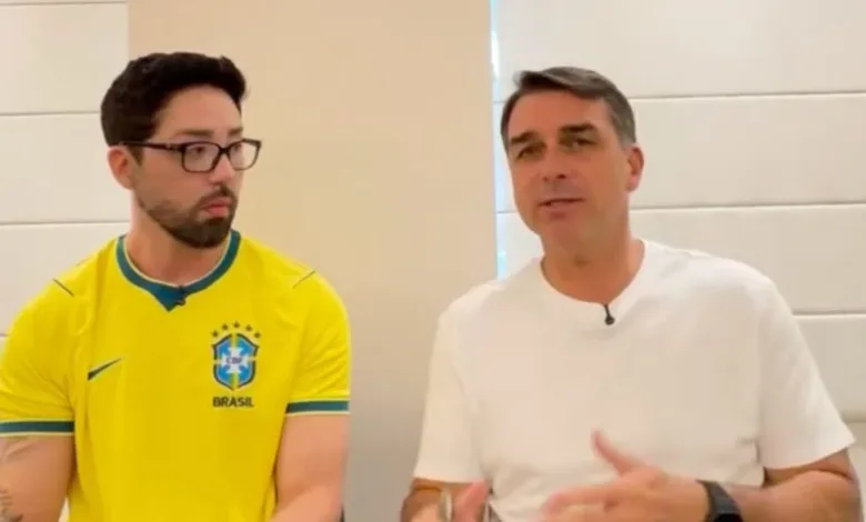 Flávio Bolsonaro fala sobre gays