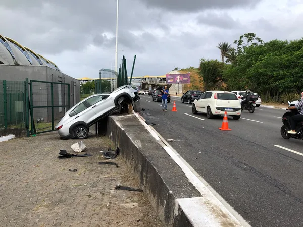 Acidente na Avenida Paralela