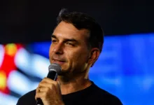 Flávio Bolsonaro não vai ao debate da Band