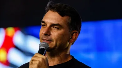 Flávio Bolsonaro não vai ao debate da Band