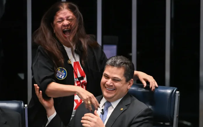 Fim da escala 6x1 aprovado em segundo turno