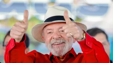 Lula ultrapassa Flávio Bolsonaro em pesquisa