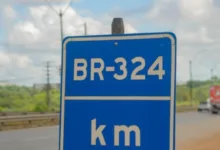 Mulher morre atropelada na BR-324